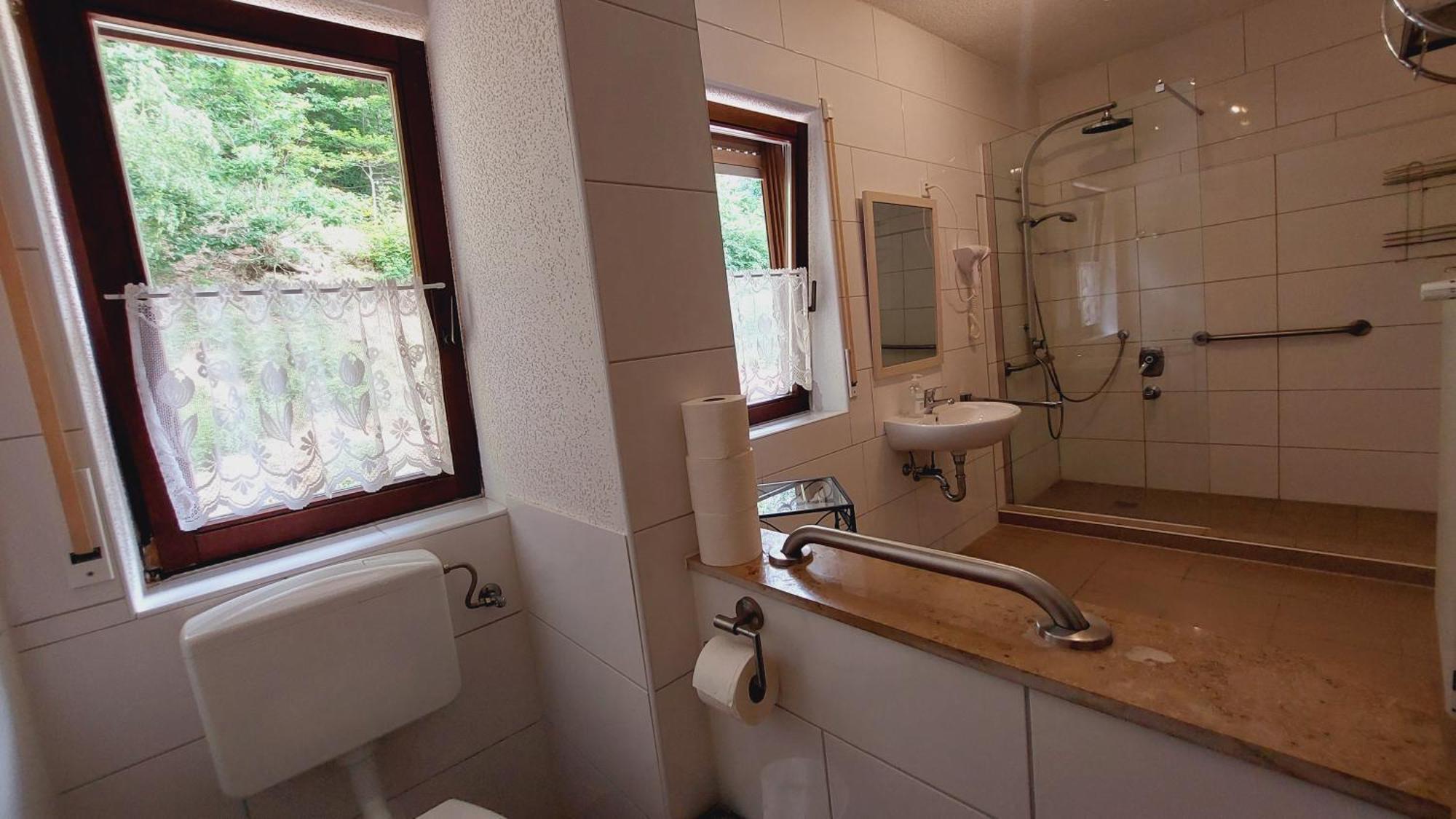 Gaestehaus Gerhardt Schweigen-Rechtenbach Ngoại thất bức ảnh