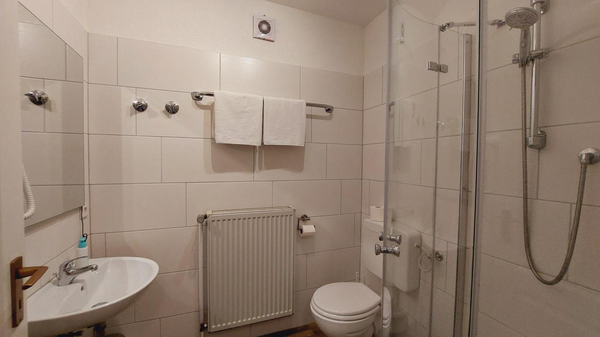Gaestehaus Gerhardt Schweigen-Rechtenbach Ngoại thất bức ảnh